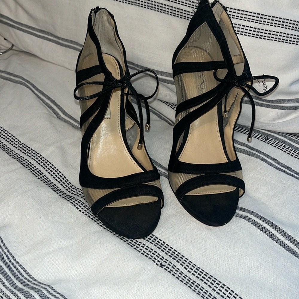 Size 7 black Nina, New York shoes.